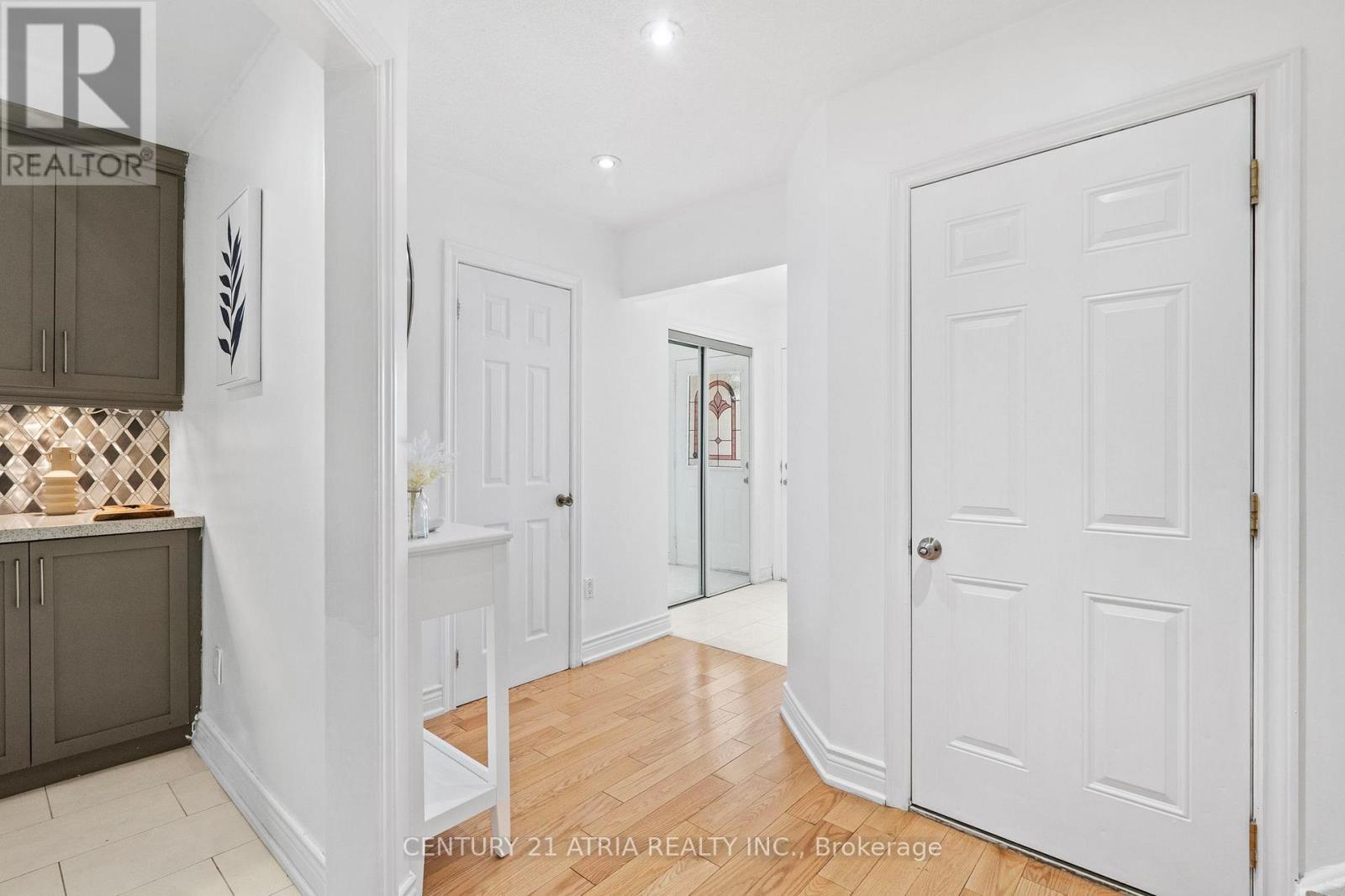 3837 Densbury Drive, Mississauga, Ontario  L5N 6Z3 - Photo 21 - W12468960