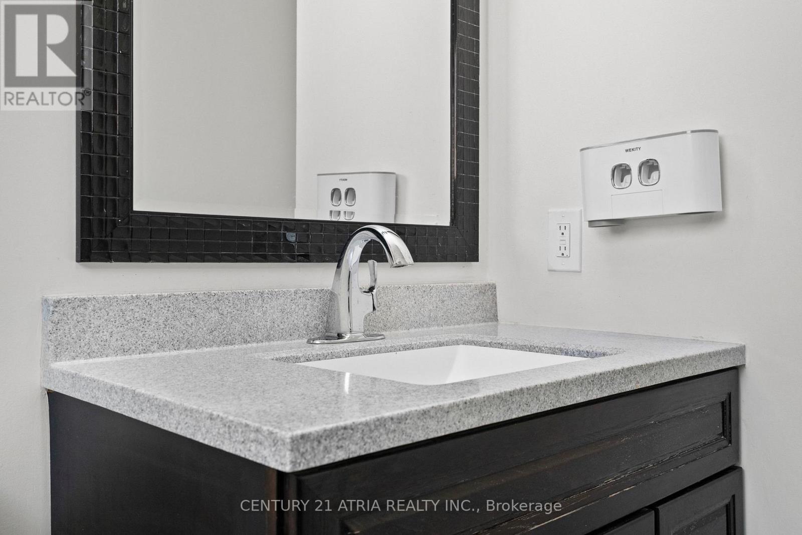 3837 Densbury Drive, Mississauga, Ontario  L5N 6Z3 - Photo 39 - W12468960
