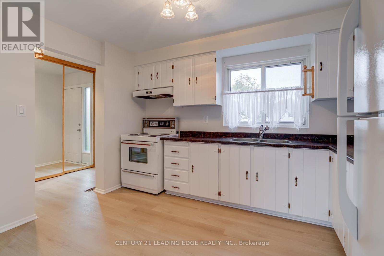 93 - 2779 Gananoque Drive, Mississauga, Ontario  L5N 2E4 - Photo 11 - W12473142