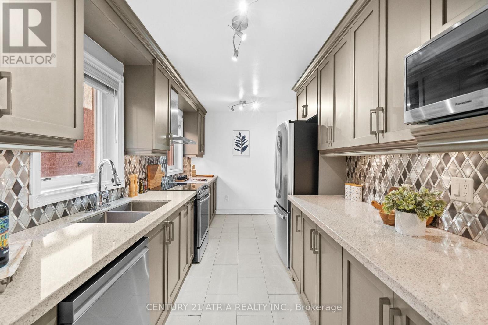 3837 Densbury Drive, Mississauga, Ontario  L5N 6Z3 - Photo 18 - W12468960