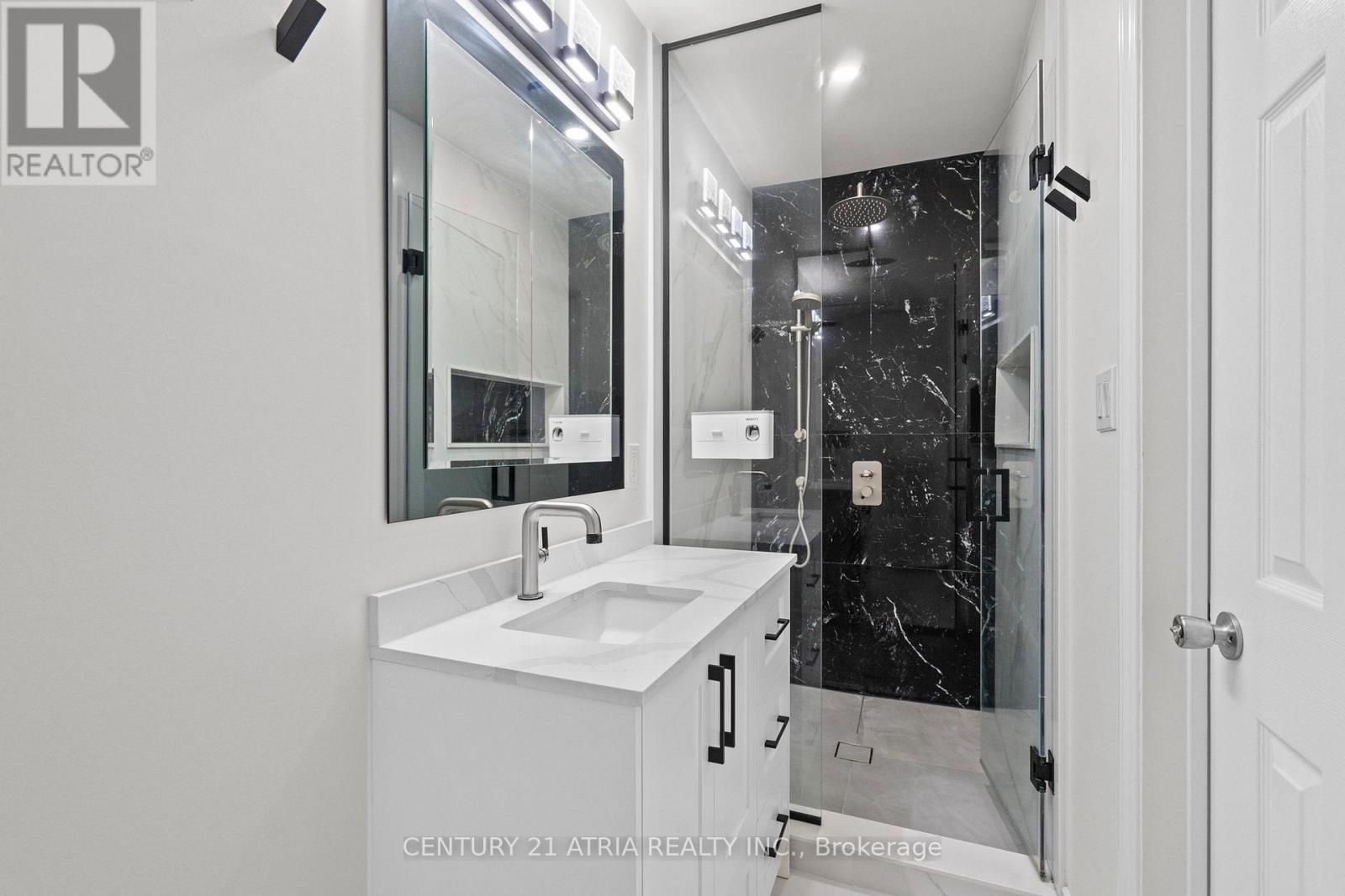 3837 Densbury Drive, Mississauga, Ontario  L5N 6Z3 - Photo 26 - W12468960