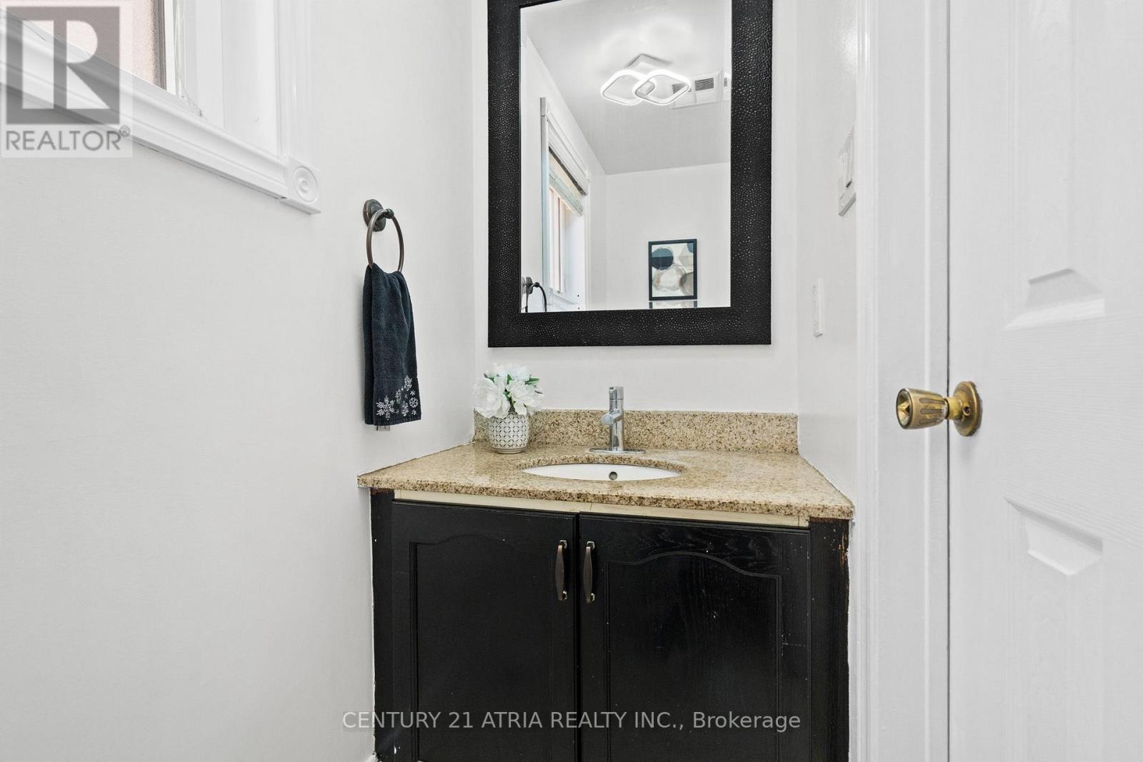 3837 Densbury Drive, Mississauga, Ontario  L5N 6Z3 - Photo 22 - W12468960