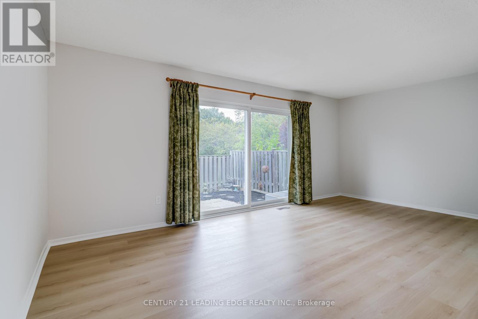 93 - 2779 Gananoque Drive, Mississauga, Ontario  L5N 2E4 - Photo 8 - W12473142