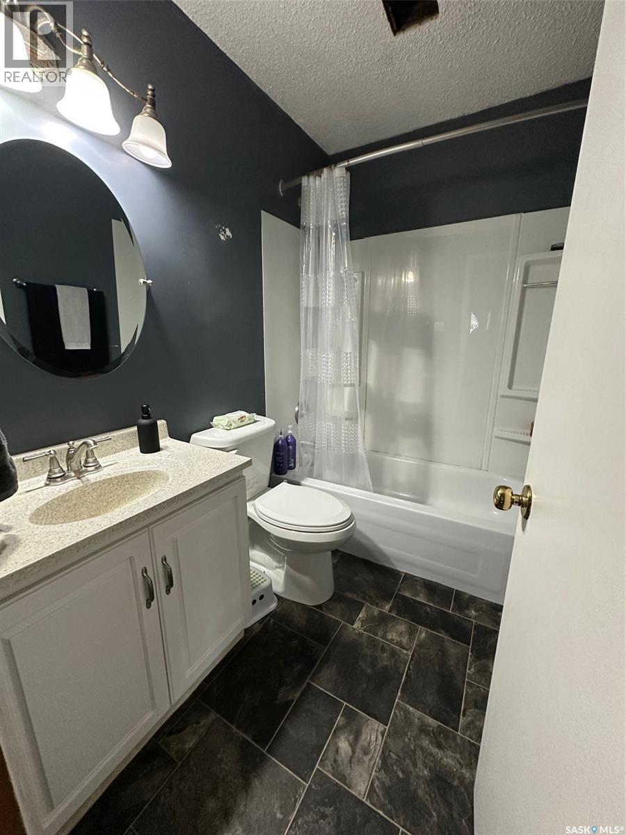 913 Third Street, Estevan, Saskatchewan  S4A 0R2 - Photo 13 - SK021374