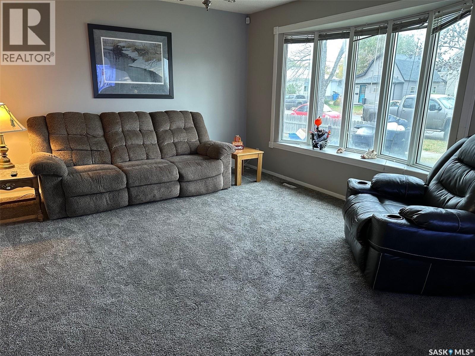 913 Third Street, Estevan, Saskatchewan  S4A 0R2 - Photo 8 - SK021374