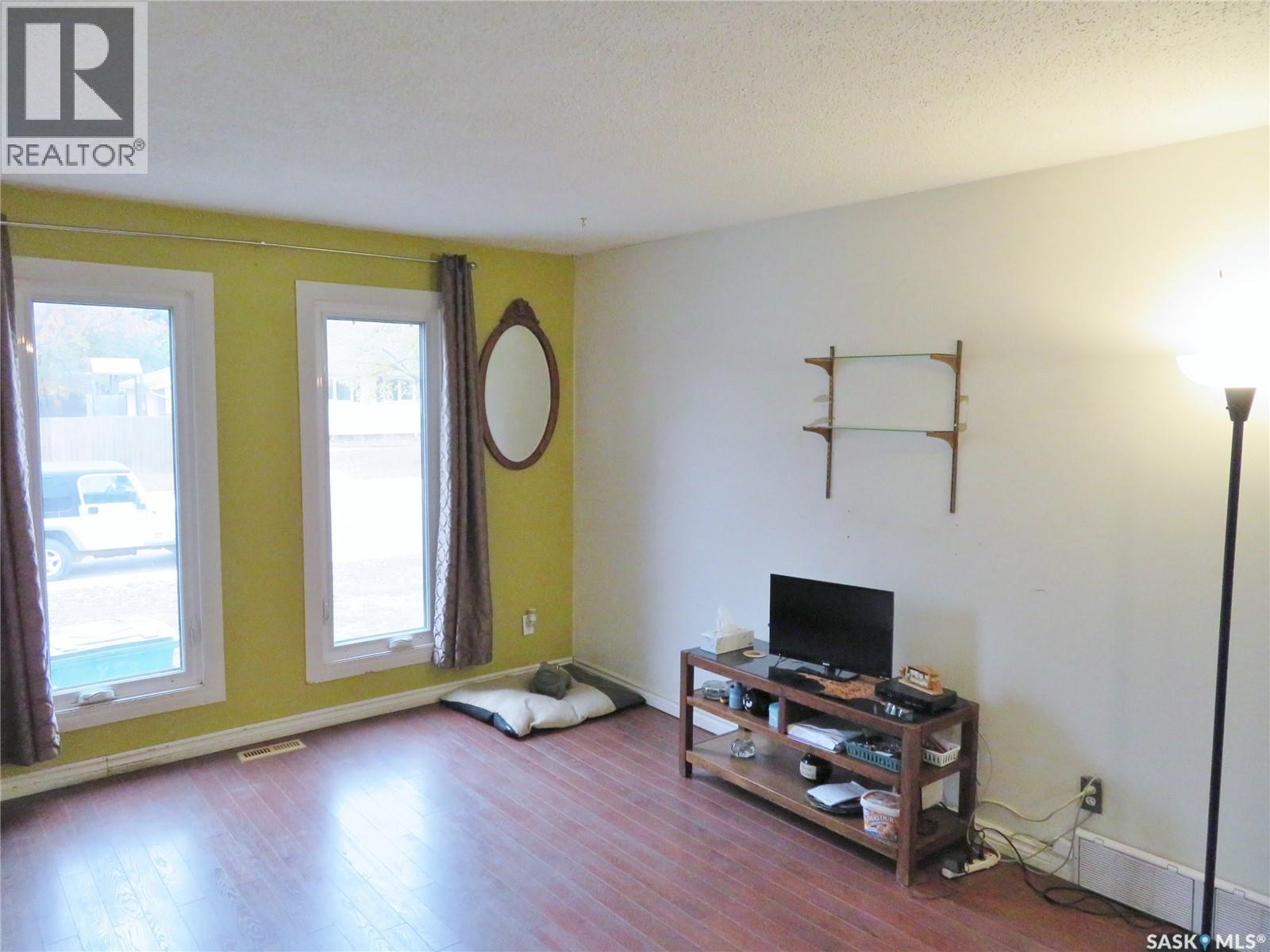933 Macklem Drive, Saskatoon, Saskatchewan  S7L 4R7 - Photo 2 - SK021314