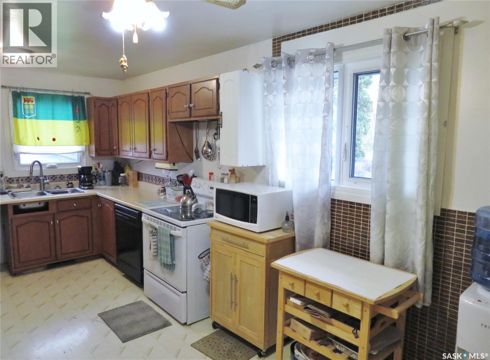 933 Macklem Drive, Saskatoon, Saskatchewan  S7L 4R7 - Photo 4 - SK021314