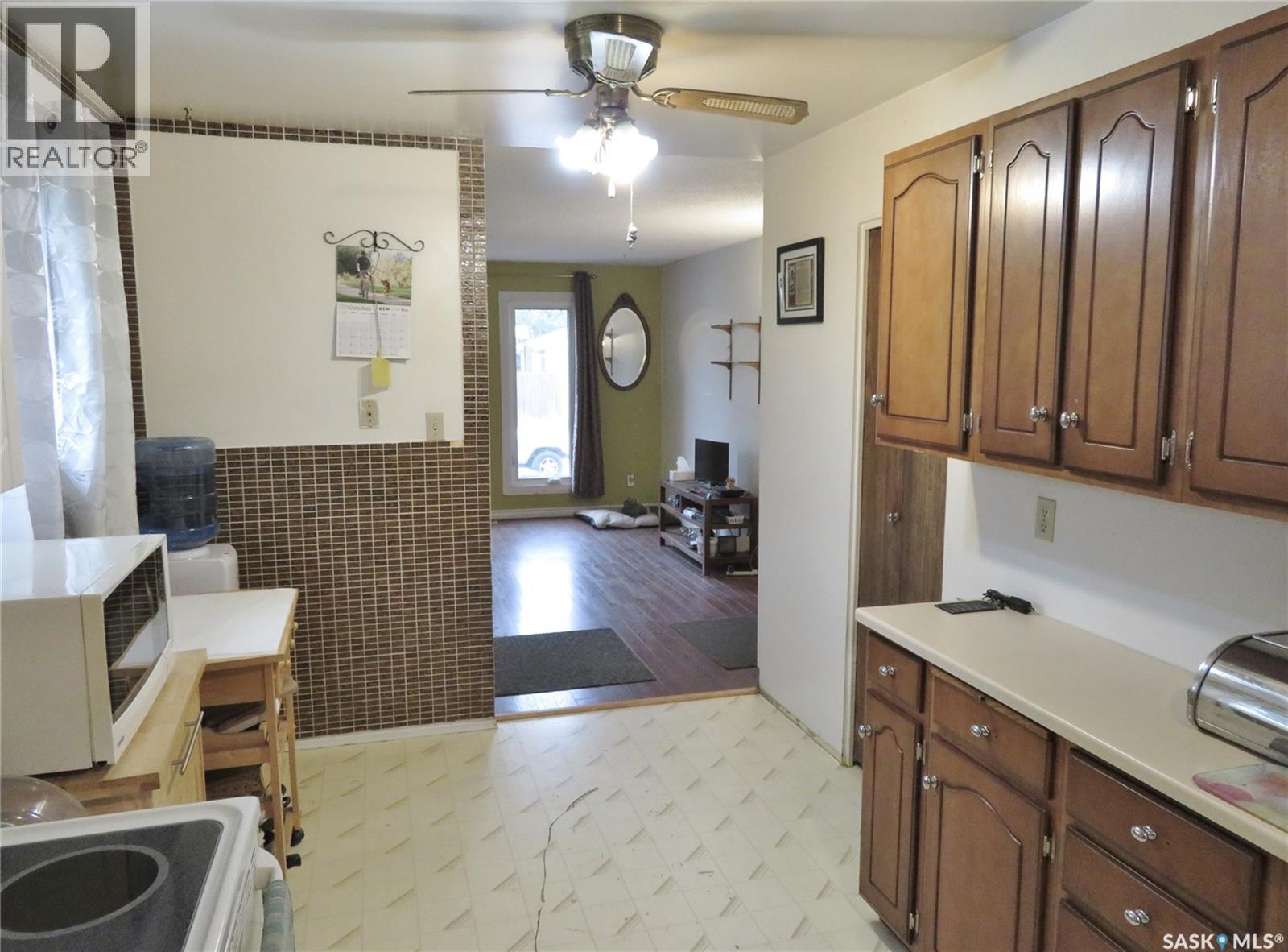 933 Macklem Drive, Saskatoon, Saskatchewan  S7L 4R7 - Photo 6 - SK021314