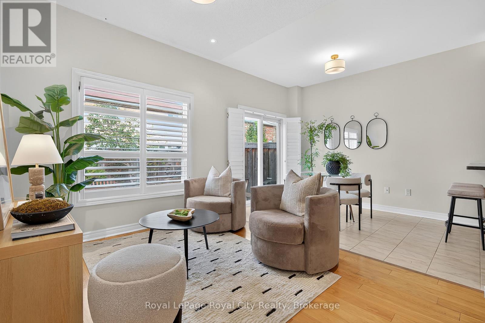 275 Comiskey Crescent, Mississauga (Meadowvale Village), Ontario  L5W 0C4 - Photo 3 - W12473716