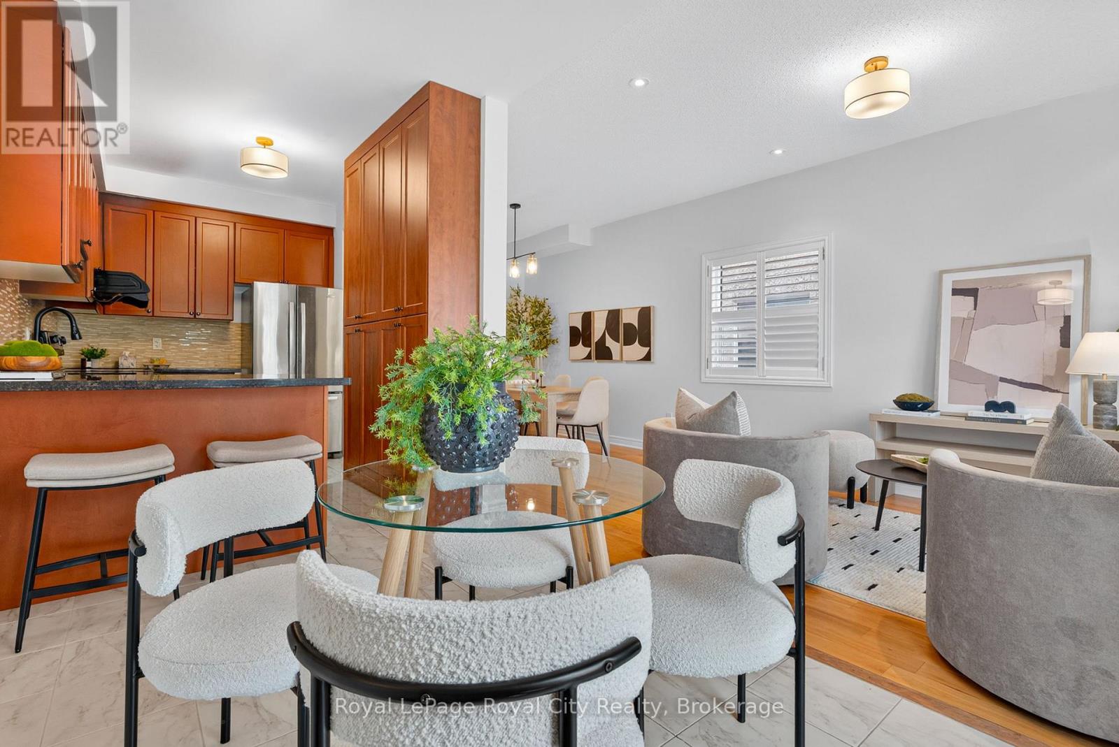 275 Comiskey Crescent, Mississauga (Meadowvale Village), Ontario  L5W 0C4 - Photo 4 - W12473716