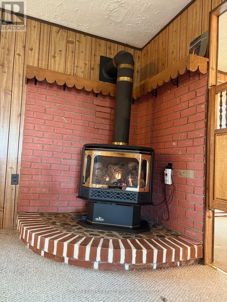1623 Road 96, Frontenac Islands (The Islands), Ontario  K0H 2Y0 - Photo 5 - X12473773