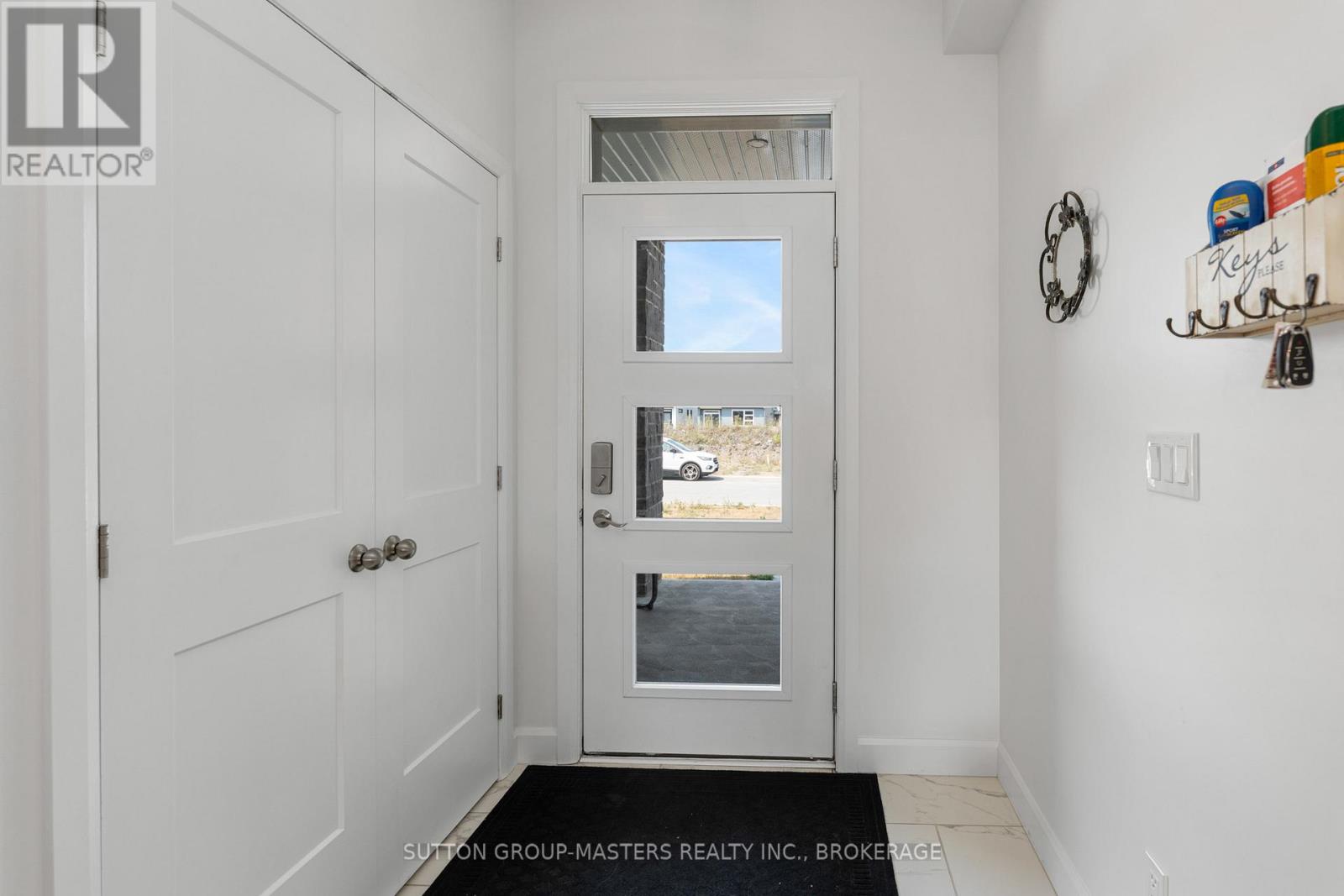 229 Superior Drive, Loyalist (Amherstview), Ontario  K7N 0E9 - Photo 5 - X12473775