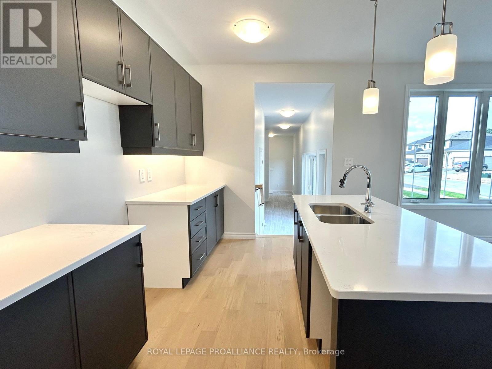 12 Riverstone Way, Belleville, Ontario K8N 0S6 - Photo 10 - X12473725