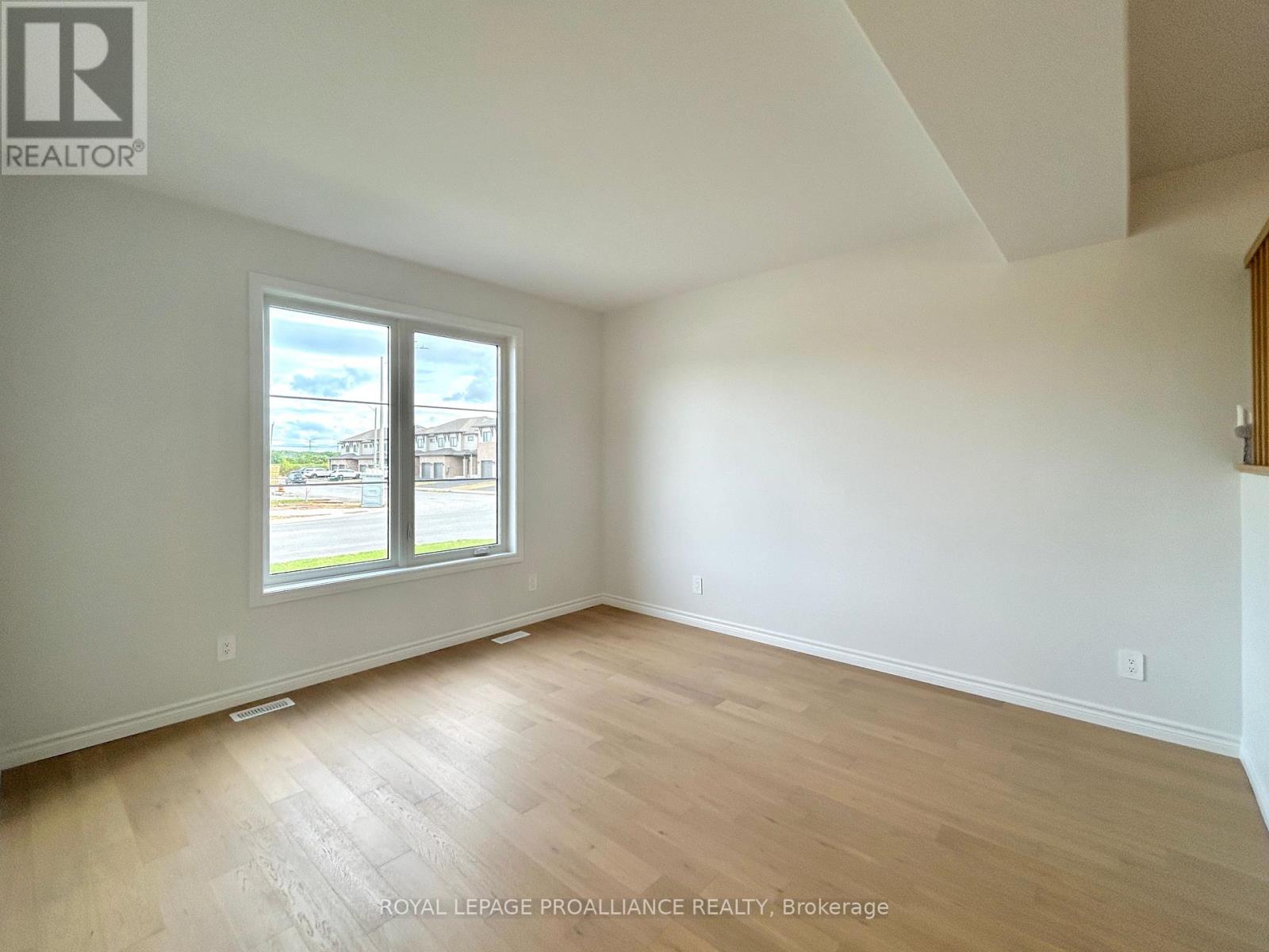 12 Riverstone Way, Belleville, Ontario K8N 0S6 - Photo 3 - X12473725