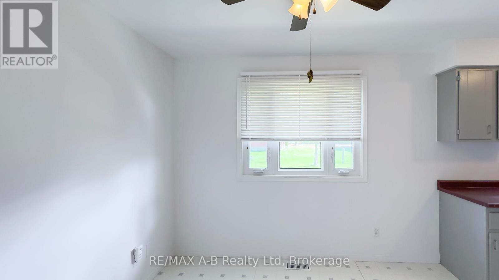 221 Coulton Drive, West Perth (Mitchell), Ontario  N0K 1N0 - Photo 10 - X12473825