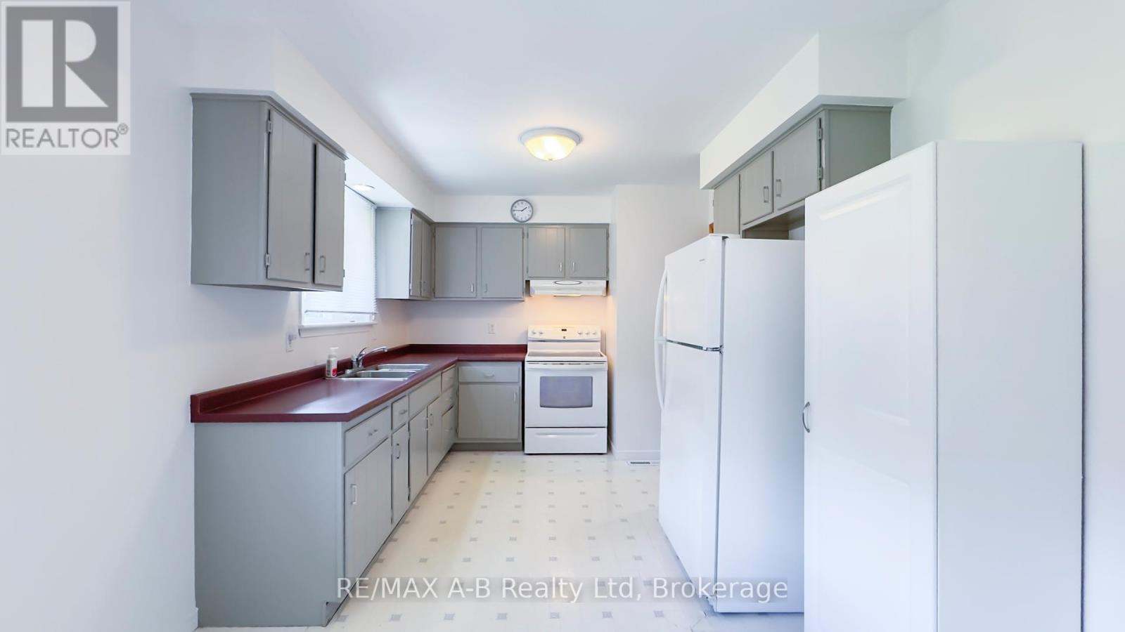 221 Coulton Drive, West Perth (Mitchell), Ontario  N0K 1N0 - Photo 12 - X12473825