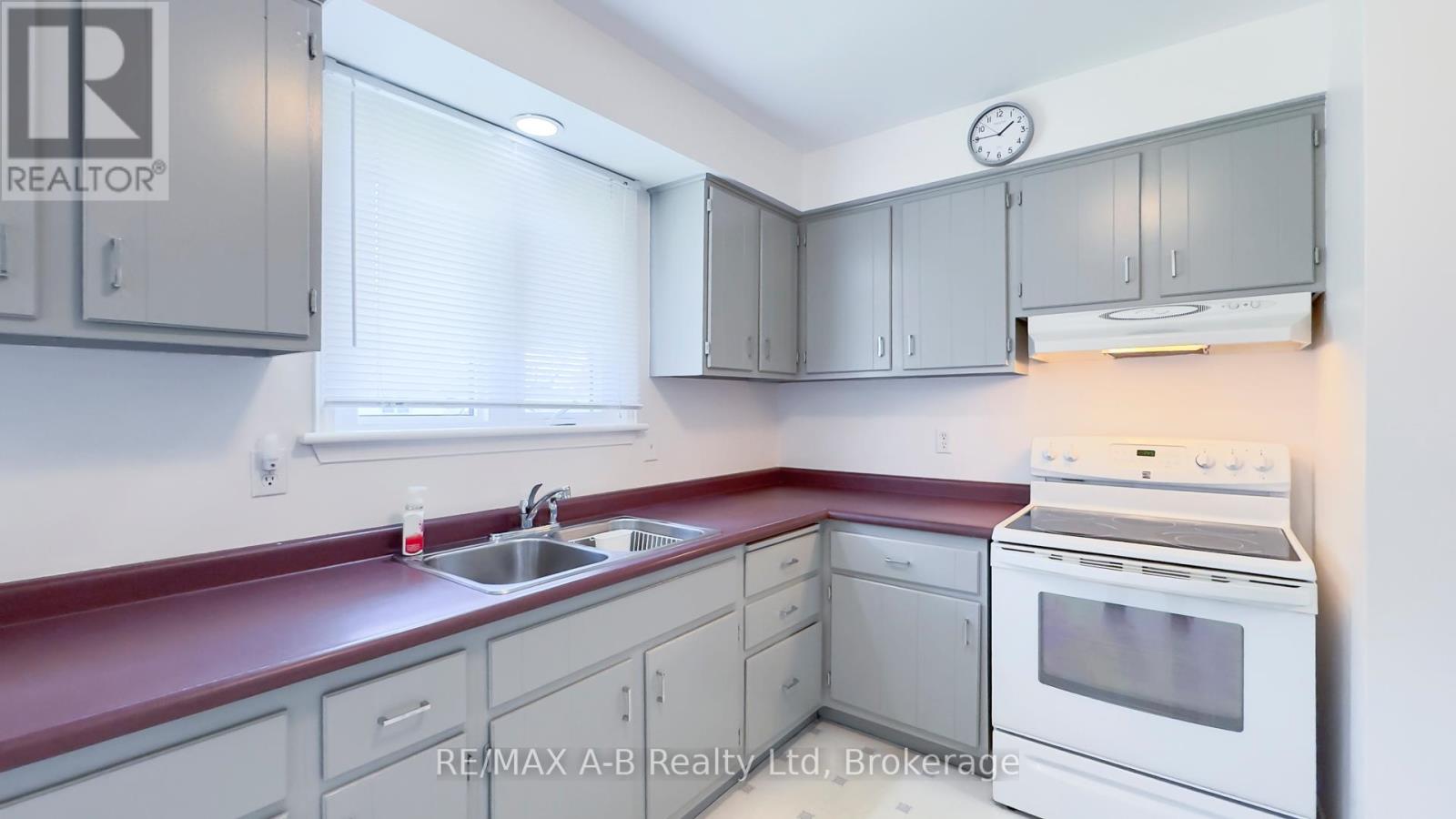221 Coulton Drive, West Perth (Mitchell), Ontario  N0K 1N0 - Photo 13 - X12473825