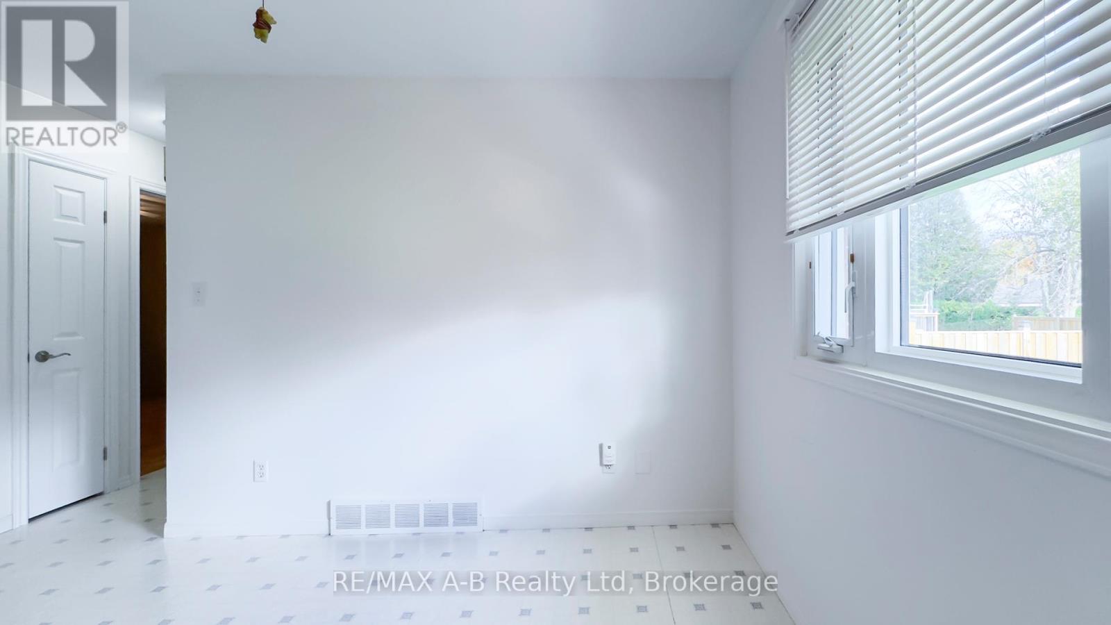 221 Coulton Drive, West Perth (Mitchell), Ontario  N0K 1N0 - Photo 15 - X12473825