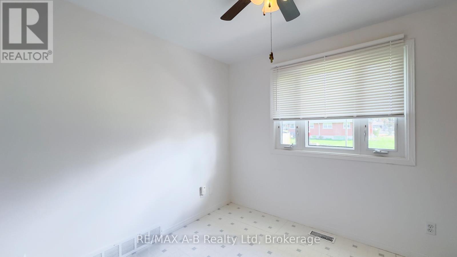 221 Coulton Drive, West Perth (Mitchell), Ontario  N0K 1N0 - Photo 16 - X12473825