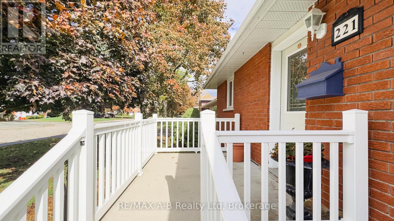 221 Coulton Drive, West Perth (Mitchell), Ontario  N0K 1N0 - Photo 2 - X12473825