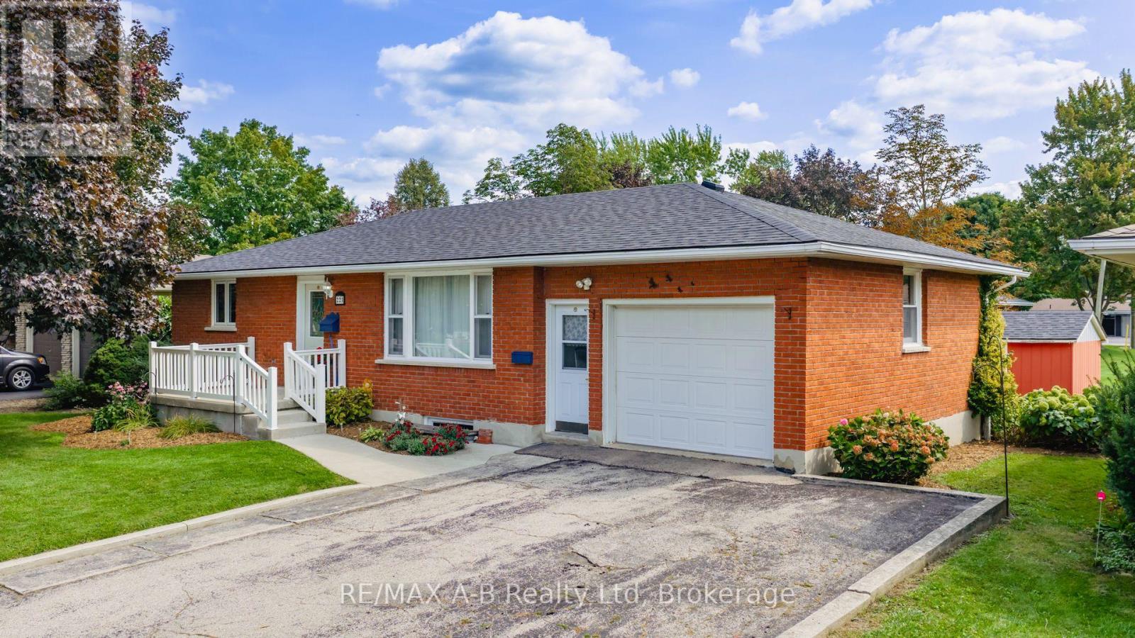 221 Coulton Drive, West Perth (Mitchell), Ontario  N0K 1N0 - Photo 4 - X12473825