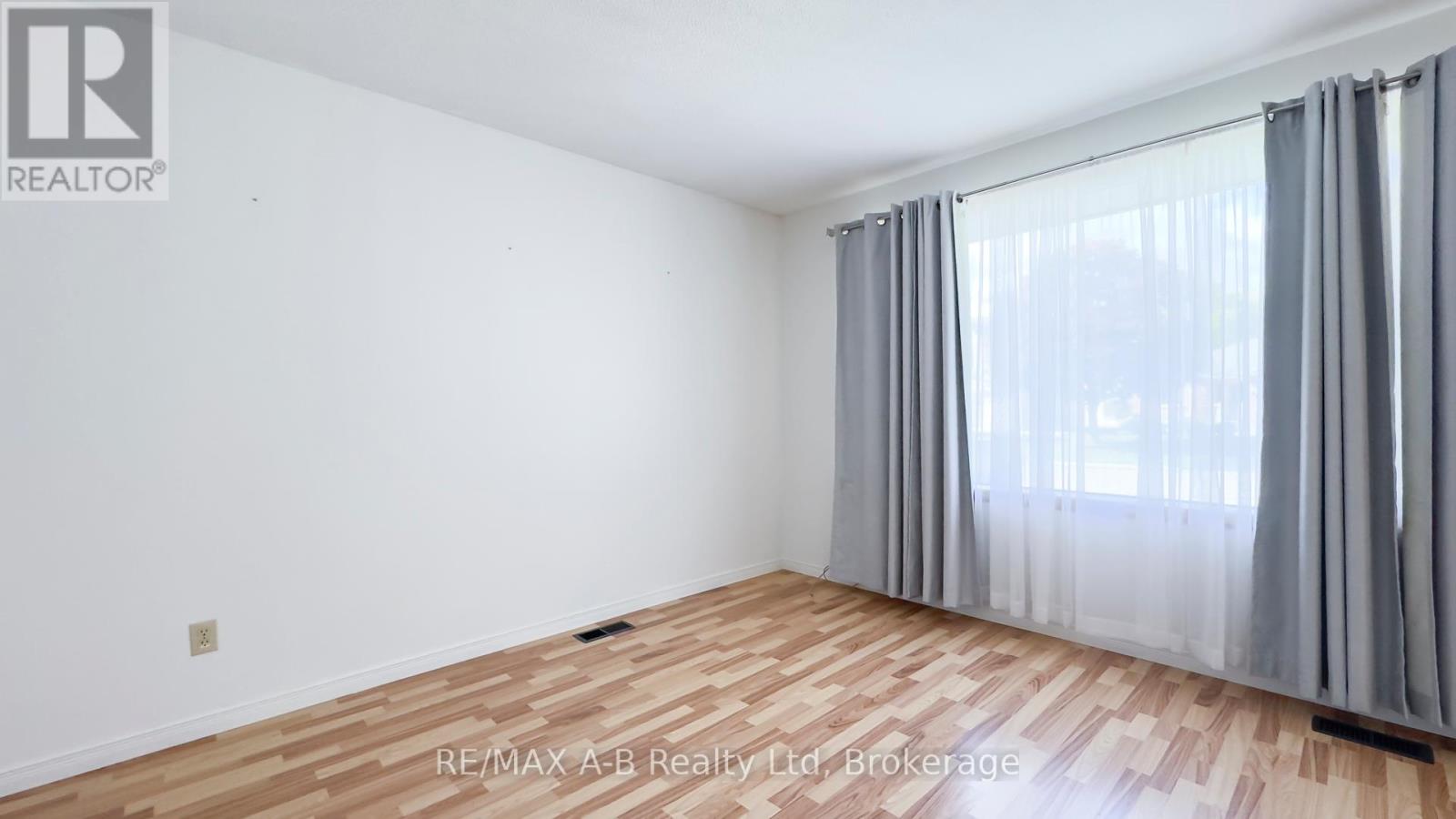 221 Coulton Drive, West Perth (Mitchell), Ontario  N0K 1N0 - Photo 6 - X12473825