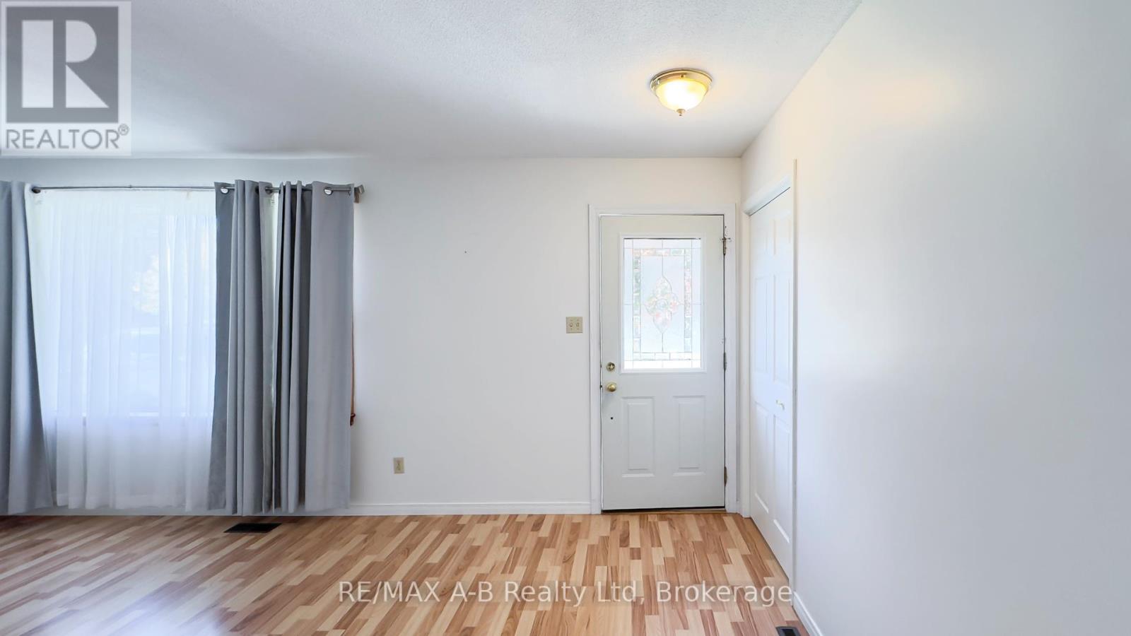 221 Coulton Drive, West Perth (Mitchell), Ontario  N0K 1N0 - Photo 8 - X12473825