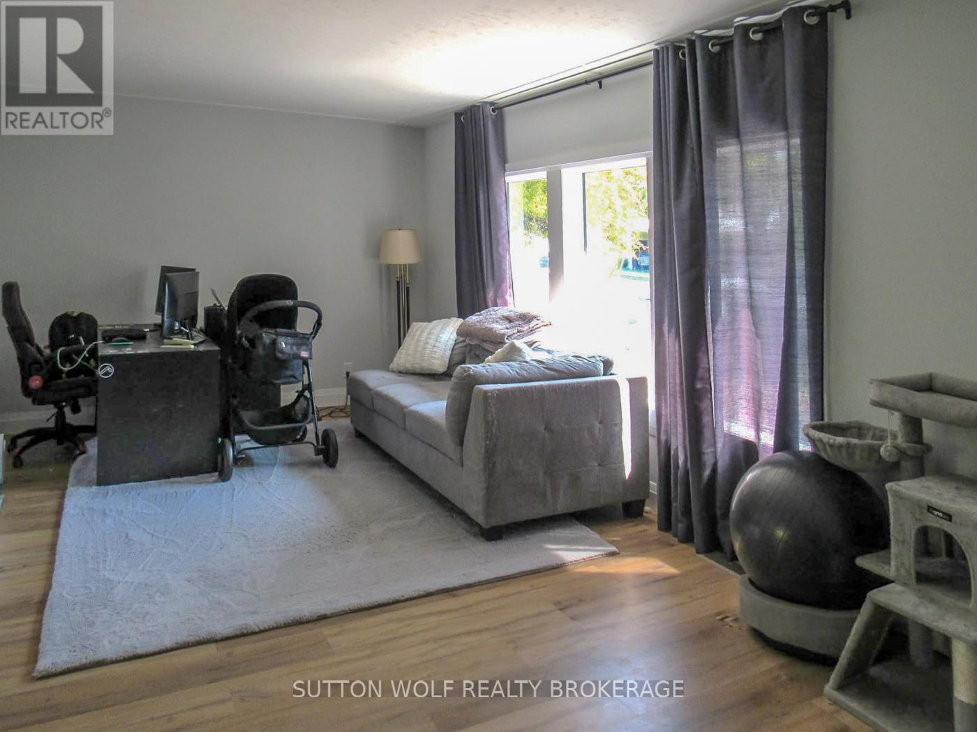 235 William Street, Southwest Middlesex, Ontario  N0L 1Z0 - Photo 2 - X12473846