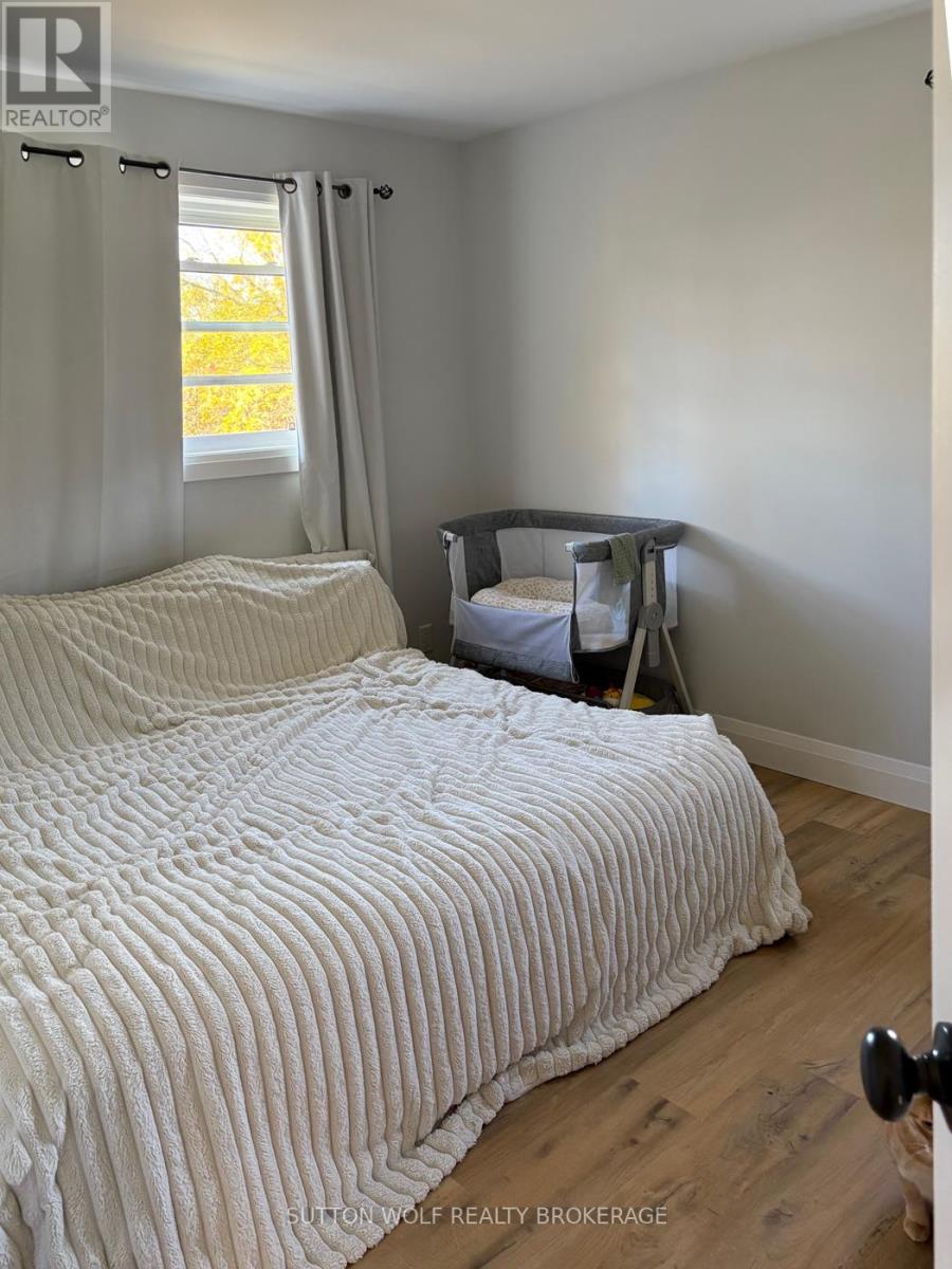 235 William Street, Southwest Middlesex, Ontario  N0L 1Z0 - Photo 8 - X12473846