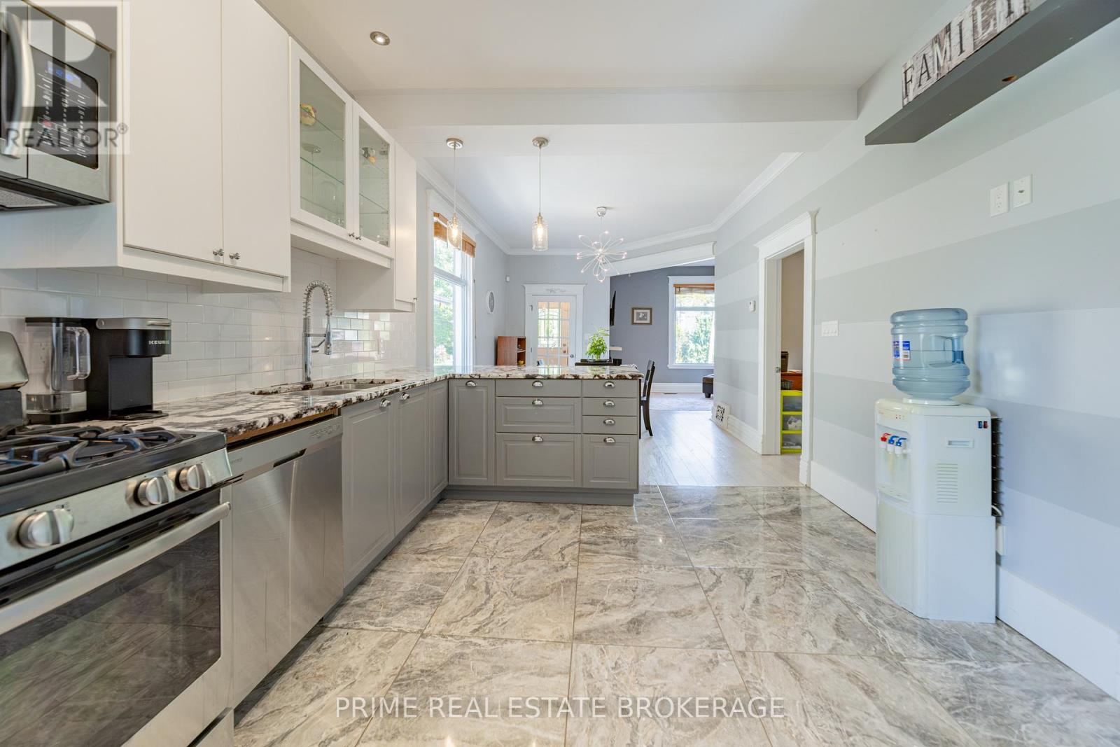 11 Briscoe Street E, London South, Ontario  N6C 1W8 - Photo 12 - X12473847