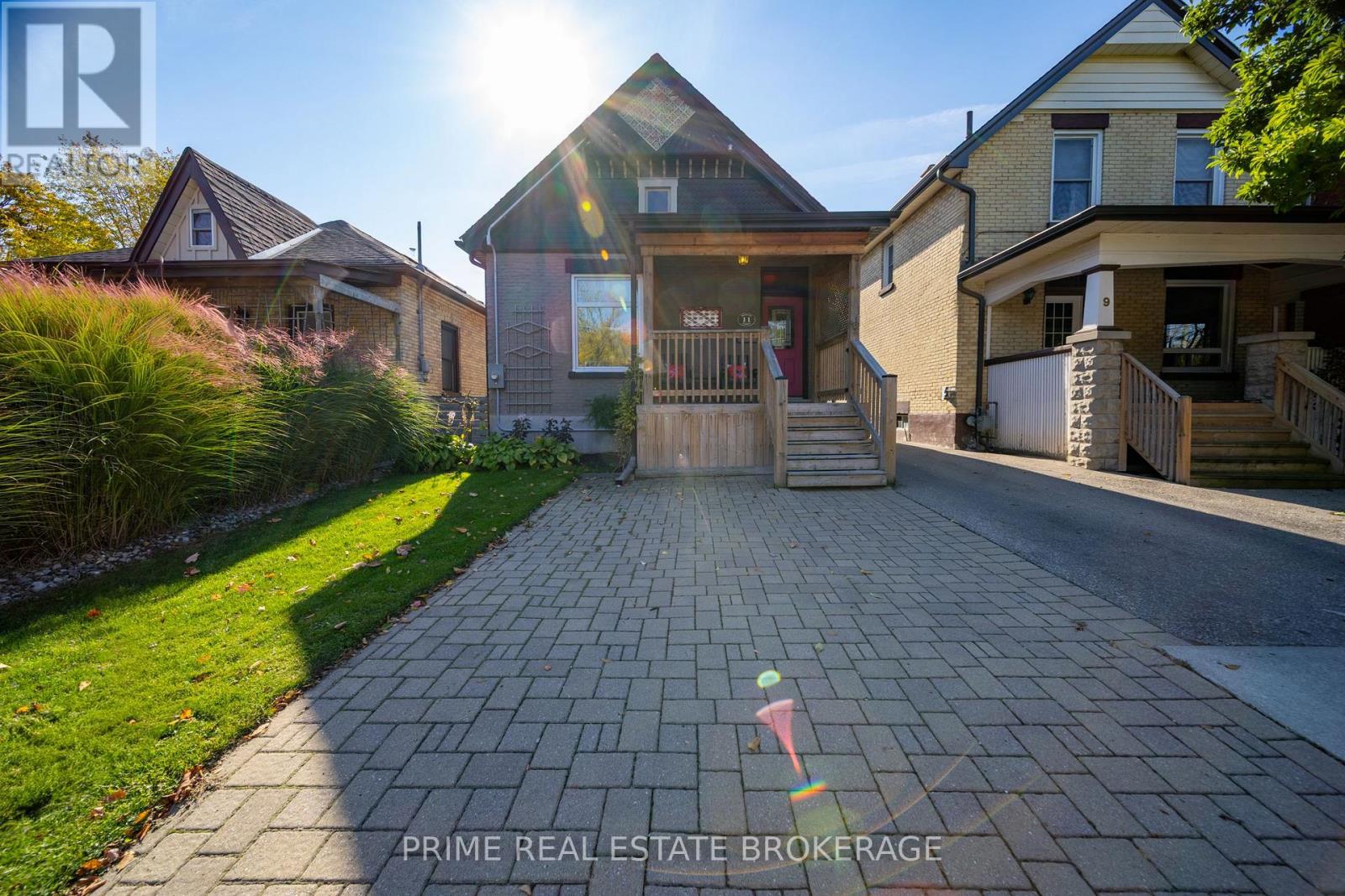 11 Briscoe Street E, London South, Ontario  N6C 1W8 - Photo 2 - X12473847