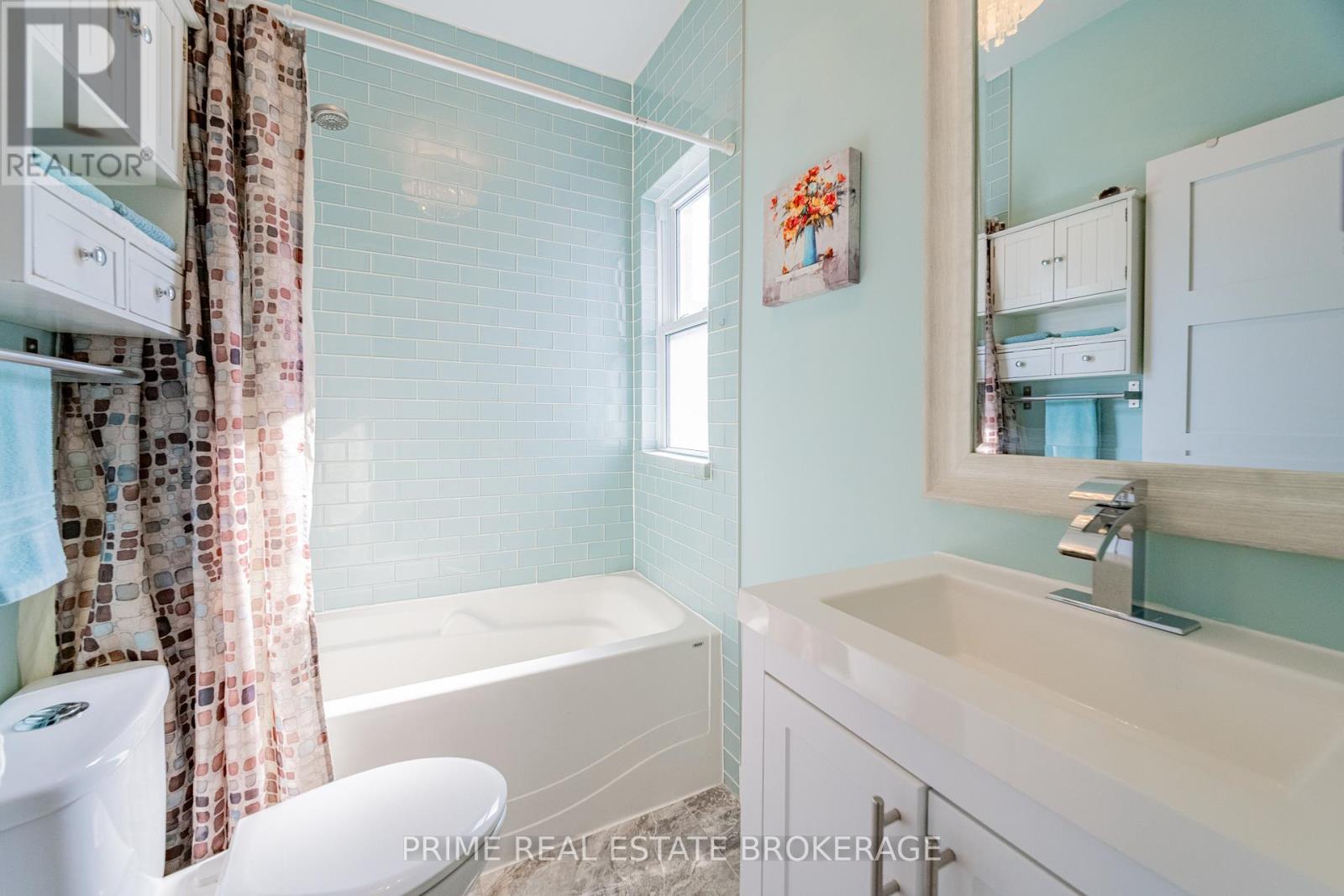 11 Briscoe Street E, London South, Ontario  N6C 1W8 - Photo 26 - X12473847