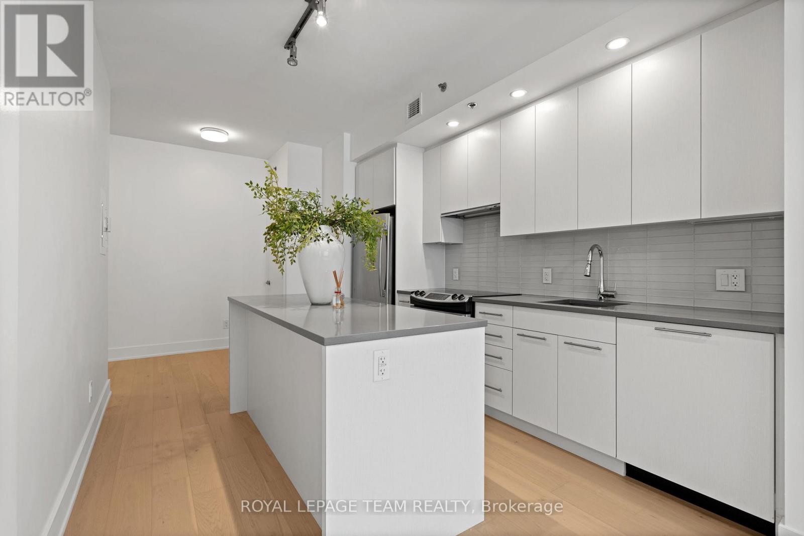 207 - 108 Richmond Road, Ottawa, Ontario  K1Z 0B3 - Photo 6 - X12473730