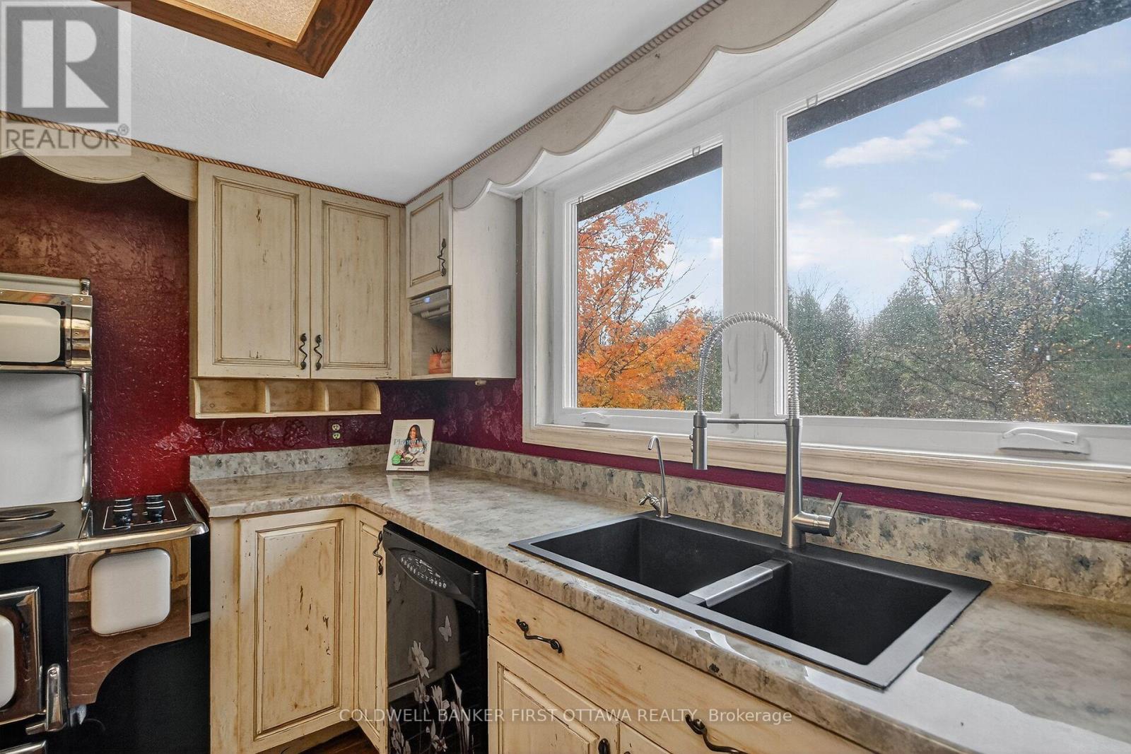 183 Foster Road, Beckwith, Ontario  K0A 1B0 - Photo 8 - X12473776