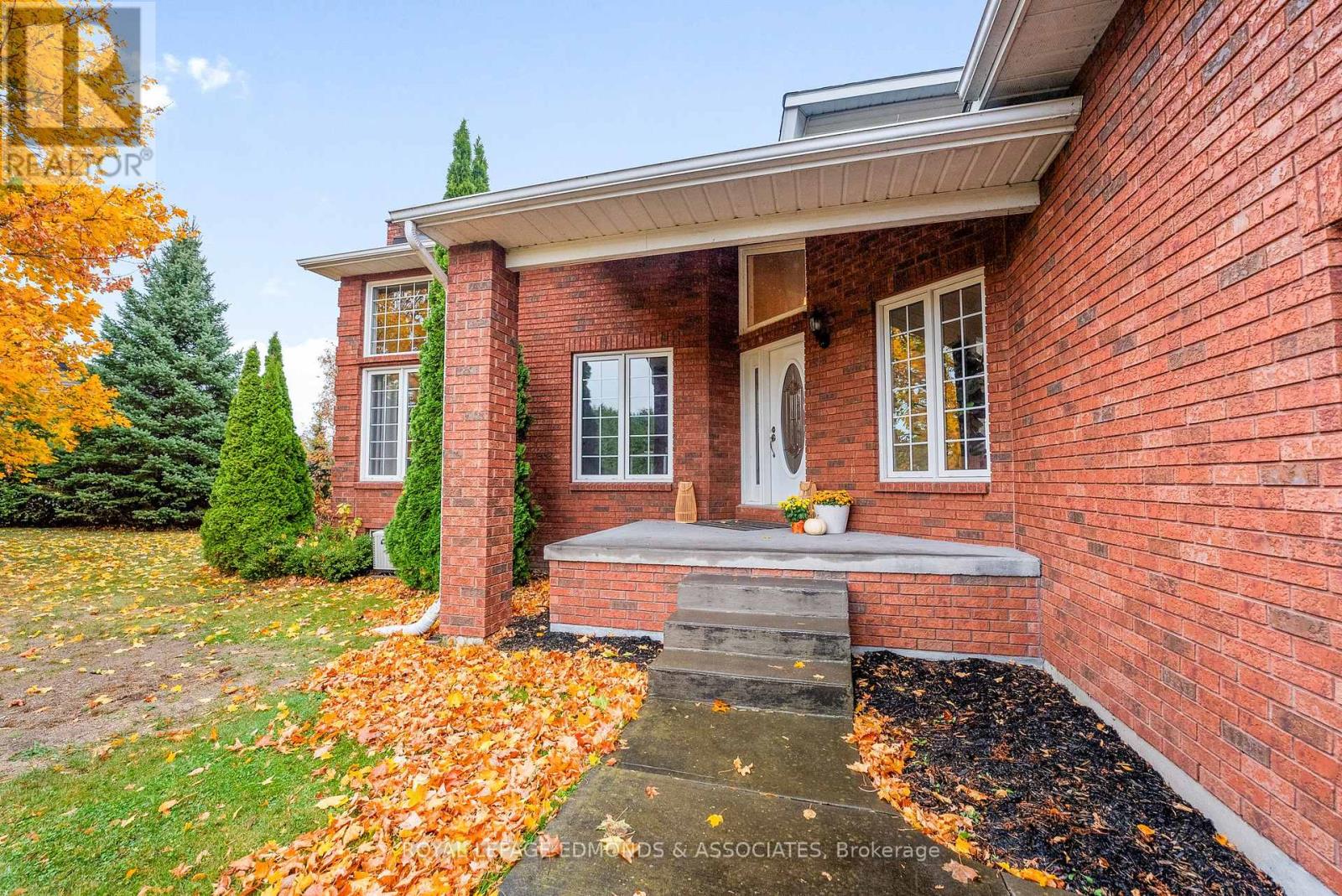 193 Finnerty Road, Whitewater Region, Ontario  K0J 1K0 - Photo 10 - X12473855