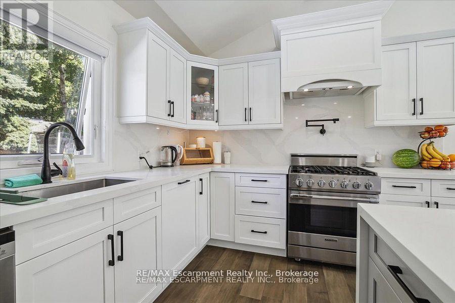 214 Lakewood Drive, Oakville, Ontario  L6K 1P2 - Photo 15 - W12473747