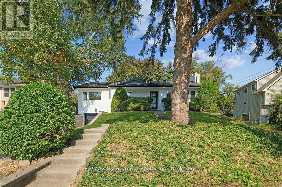 214 Lakewood Drive, Oakville, Ontario  L6K 1P2 - Photo 2 - W12473747
