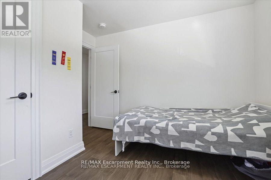 214 Lakewood Drive, Oakville, Ontario  L6K 1P2 - Photo 24 - W12473747