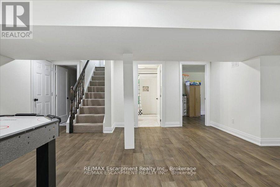 214 Lakewood Drive, Oakville, Ontario  L6K 1P2 - Photo 27 - W12473747