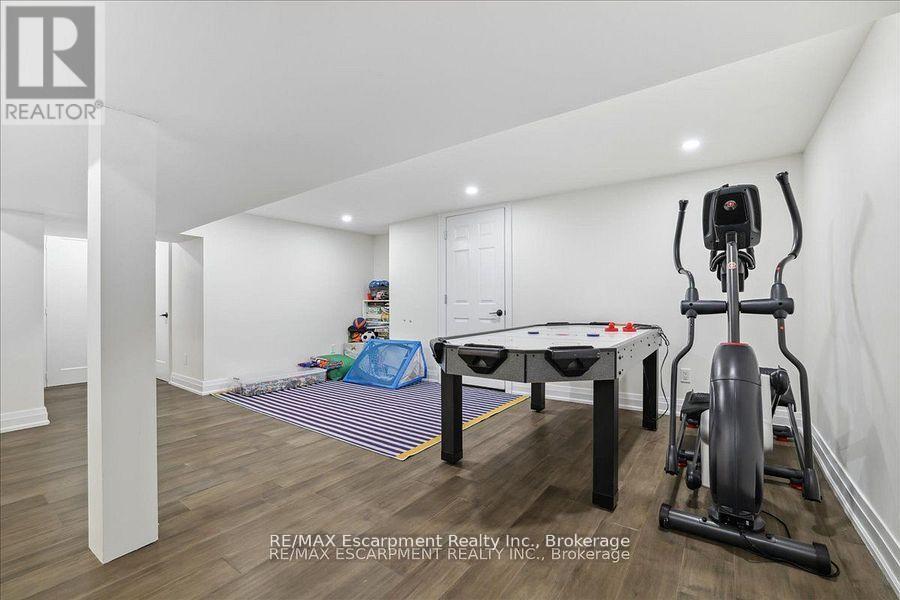214 Lakewood Drive, Oakville, Ontario  L6K 1P2 - Photo 28 - W12473747