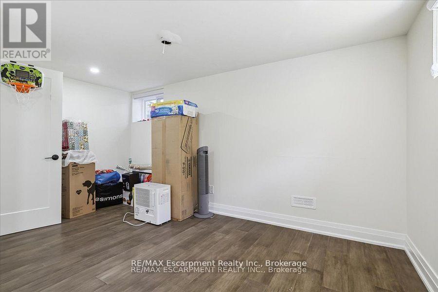 214 Lakewood Drive, Oakville, Ontario  L6K 1P2 - Photo 30 - W12473747