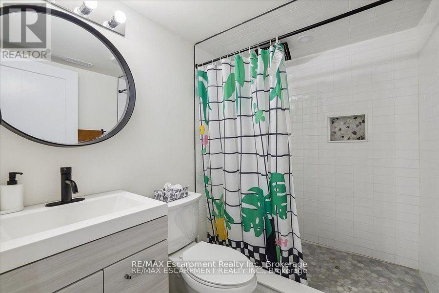 214 Lakewood Drive, Oakville, Ontario  L6K 1P2 - Photo 31 - W12473747
