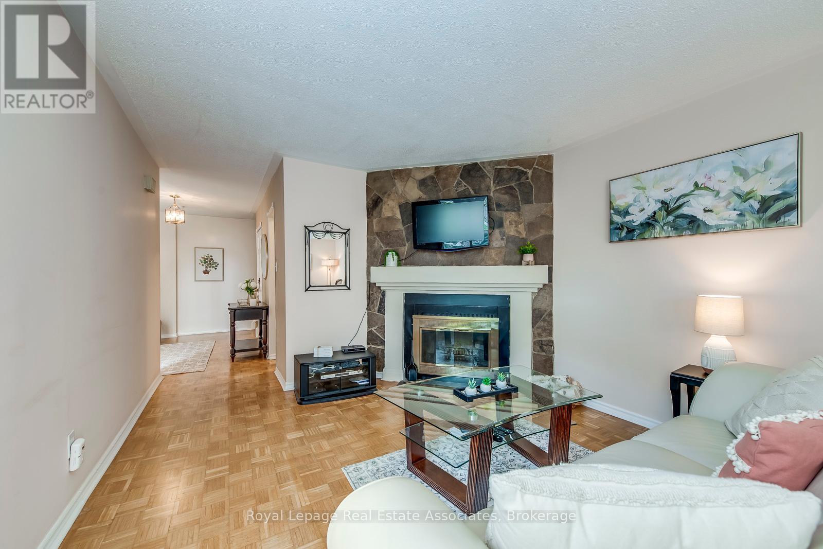 1192 Kos Boulevard, Mississauga, Ontario  L5J 4L7 - Photo 11 - W12402099