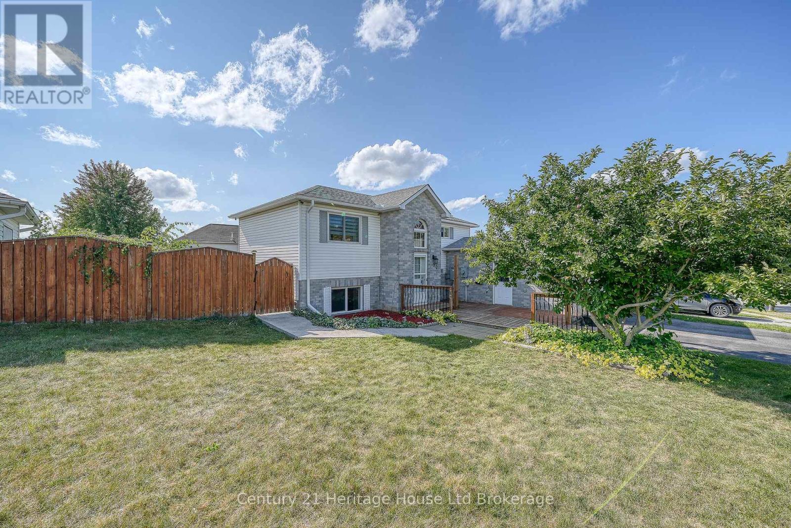 50 Pebble Beach Court, Woodstock, Ontario  N4S 8X2 - Photo 1 - X12473742