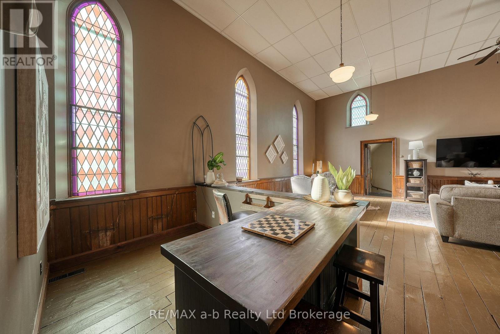 5924 Putnam Road, Thames Centre, Ontario  N0L 2J0 - Photo 11 - X12473804