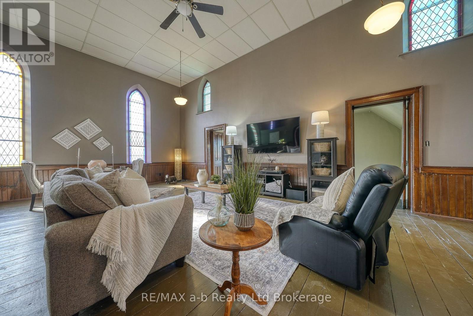 5924 Putnam Road, Thames Centre, Ontario  N0L 2J0 - Photo 15 - X12473804