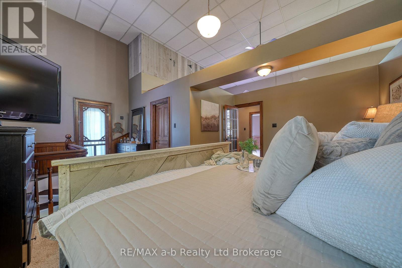 5924 Putnam Road, Thames Centre, Ontario  N0L 2J0 - Photo 18 - X12473804