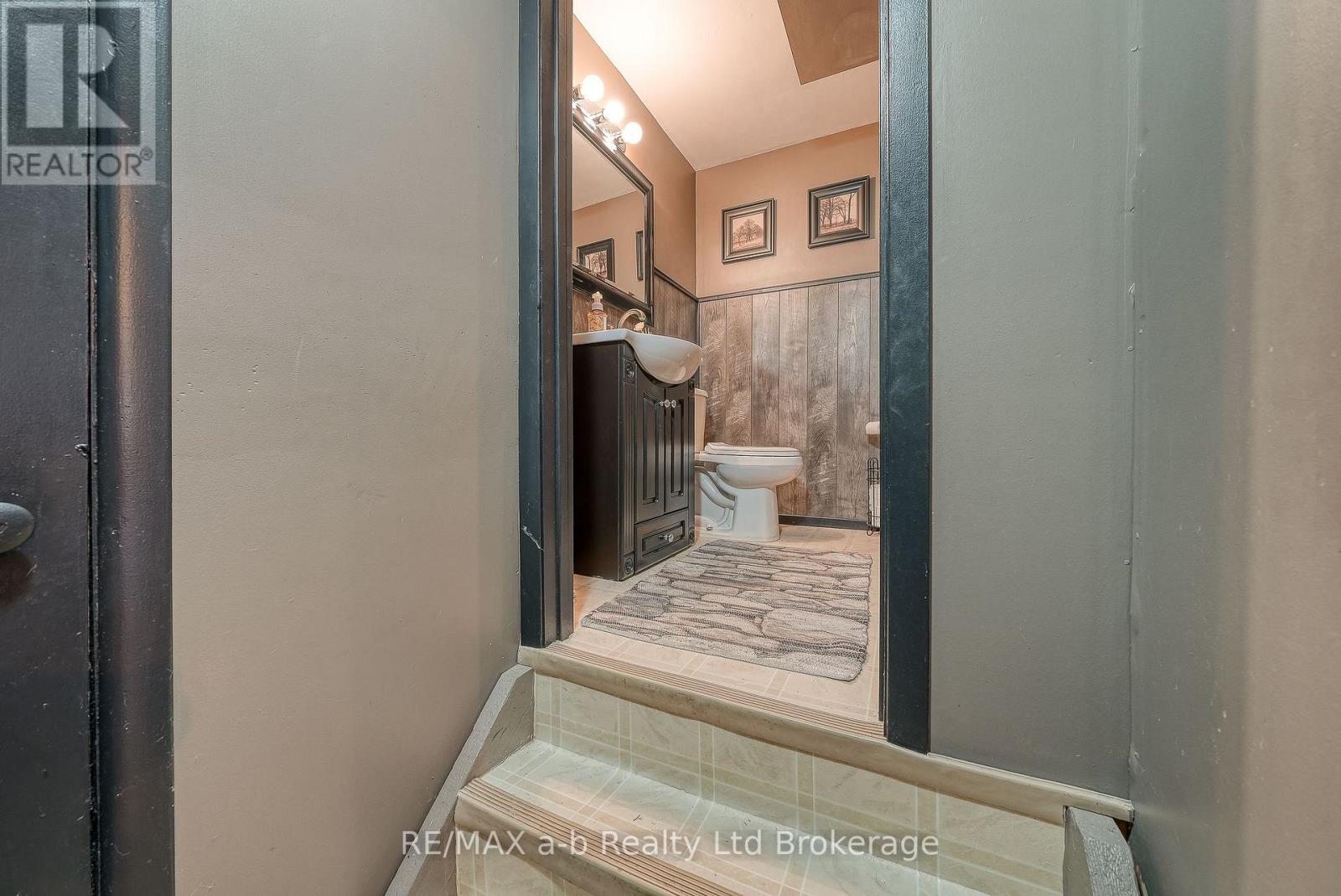 5924 Putnam Road, Thames Centre, Ontario  N0L 2J0 - Photo 27 - X12473804