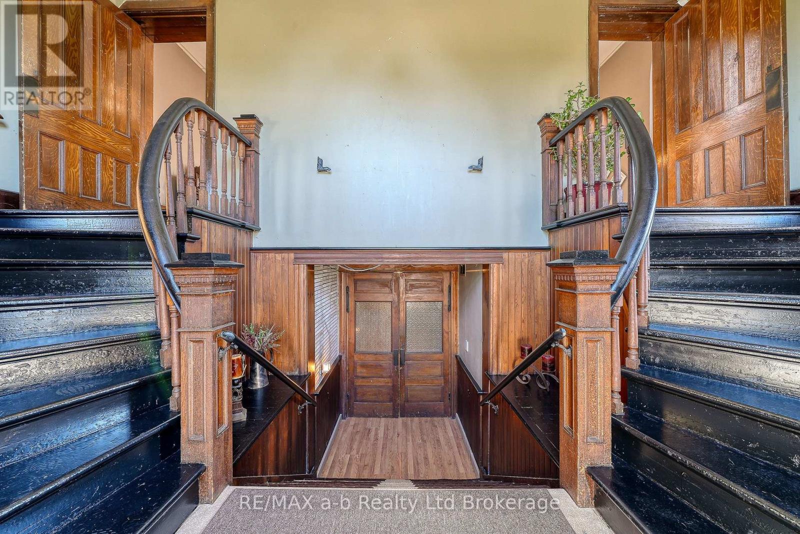 5924 Putnam Road, Thames Centre, Ontario  N0L 2J0 - Photo 6 - X12473804