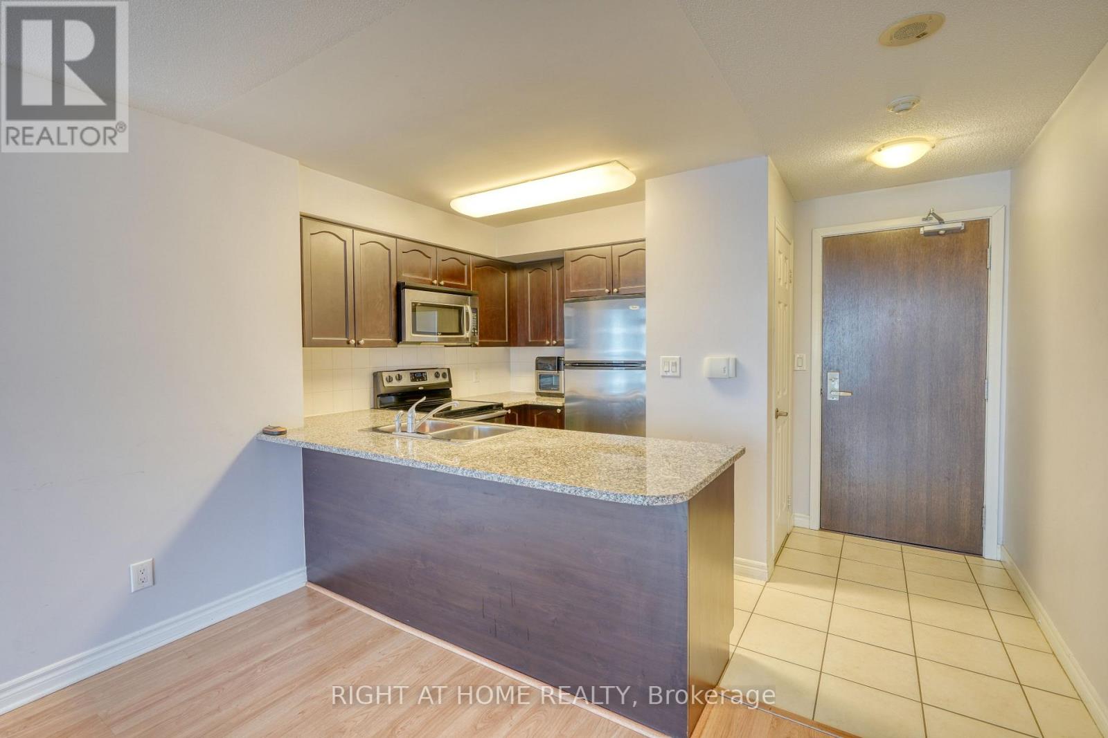 Ph215 - 35 Hollywood Avenue, Toronto, Ontario  M2N 0A9 - Photo 12 - C12473616